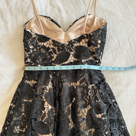 Dave and Johnny studded black lace and tulle cocktail dress - Picture 8 of 9